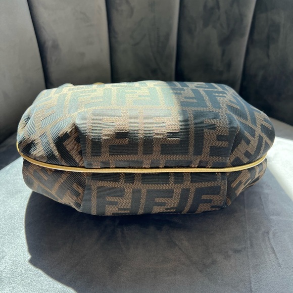 Fendi chain hobo and bracelet bag - Picture 9 of 17